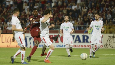 Piacenza, addio serie B: il Trapani festeggia con Nzola e Taugourdeau