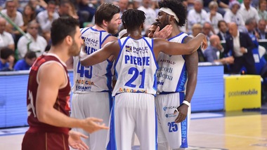 Sassari vince 95-88 contro Venezia in Gara-4: serie sul 2-2
