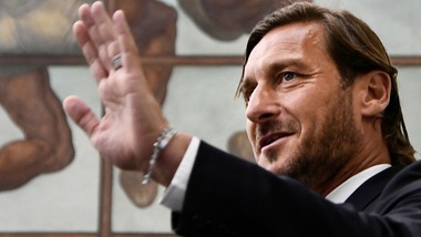 Roma, dura replica a Totti: "Fantasie lontane dalla realtà"