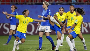 Mondiali femminili: l'Italia ko col Brasile ma resta in testa e vola agli ottavi