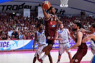 Basket: Venezia mette la freccia e batte Sassari 78-65. Giovedì match point scudetto