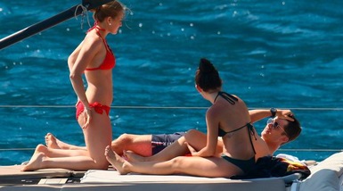 Leclerc sceglie il viaggio in barca: in vacanza con la sua metà