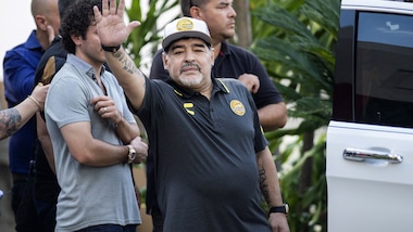 Maradona accoglie De Rossi: “La maglia del Boca Juniors è come il sangue di San Gennaro”