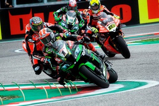 SBK Misano, van Der Mark cade ma domina le seconde libere