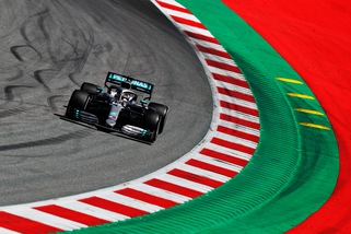 Gp Austria: Hamilton primo nelle libere, ma la Ferrari va