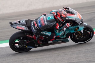 Assen: Quartararo conquista la pole, Rossi 14°