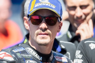 Assen: Viñales vola nel warm up, Rossi solo 13°