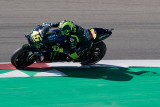 Assen: incidente per Valentino Rossi, gara finita