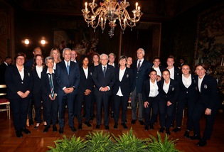 Nazionale femminile ricevuta al Quirinale, Mattarella: "Il Mondiale l'avete vinto qui in Italia"