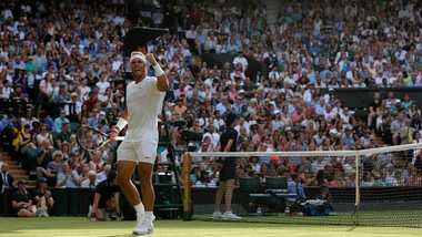 Wimbledon, Nadal stende Kyrgios e supera il turno: avanzano anche Federer e Nishikori