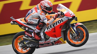 Sachsenring: Marquez al comando nelle seconde libere, Rossi decimo