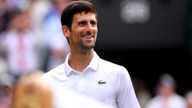Djokovic agli ottavi di Wimbledon con un po’ di fatica