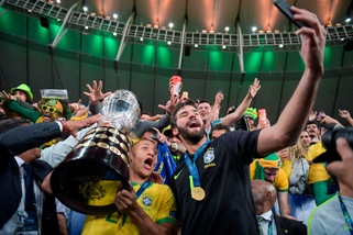 Pallone d'oro, colpo Alisson a 4,00