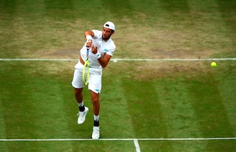 Wimbledon, Federer travolge Berrettini
