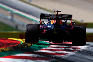 Silverstone: Red Bull, omaggio in pista a James Bond
