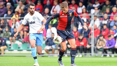 Genoa, tripletta di Pinamonti nel primo test con lo Stubai