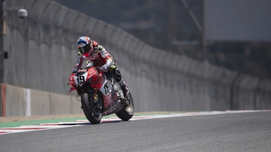 SuperBike, Argentina: Bautista vince nel caos