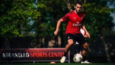 Milan, Calhanoglu è la chiave per Upamecano