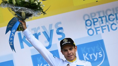 Van Aert trionfa nella 10ª tappa del Tour de France: beffato Viviani