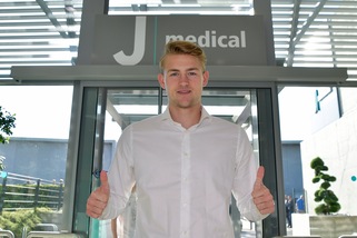 Juve, De Ligt ha fatto le visite mediche: tifosi in delirio per l'olandese