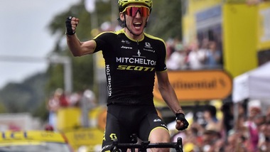 Tour de France, Simon Yates vince la 12ª tappa