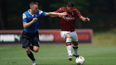 Il Milan impatta sul Novara, ma che gol di Theo Hernandez!