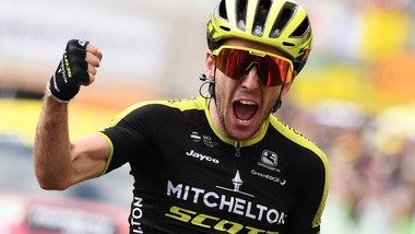 Simon Yates domina sui Pirenei: sua la 15esima tappa del Tour