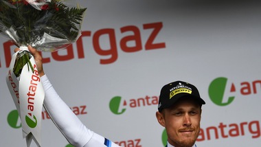 Tour de France, tappa a Trentin. Alaphilippe staccato ma resta in giallo