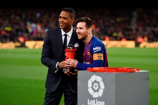Patrick Kluivert torna al Barcellona: guiderà la cantera