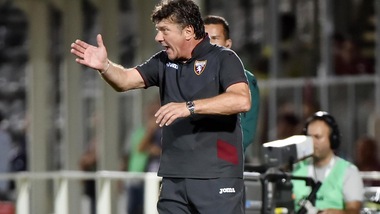 Mazzarri: "Complimenti ai ragazzi. Verdi? Di mercato non parlo"