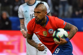 Inter, Vidal nel mirino: ma servono tre uscite
