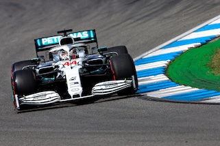 Hamilton in pole al Gp Germania: Leclerc decimo con problemi