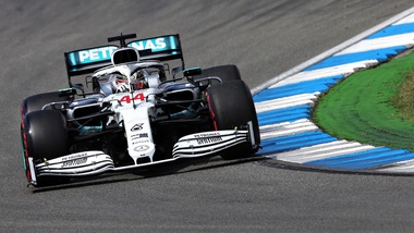 Hamilton in pole al Gp Germania: Leclerc decimo con problemi