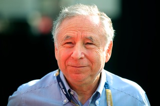Jean Todt: "Schumacher sta continuando a lottare. Non si arrende"