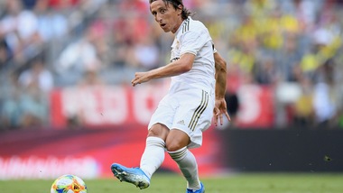 Modric non convocato dal Real Madrid. E lui mette un 'like' al Milan...