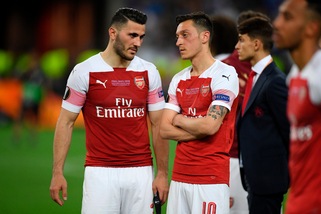 Ozil e Kolasinac non convocati dall'Arsenal: questione di sicurezza
