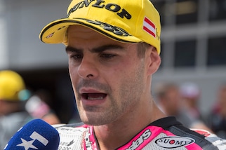 Moto3, per Fenati intervento ok allo scafoide