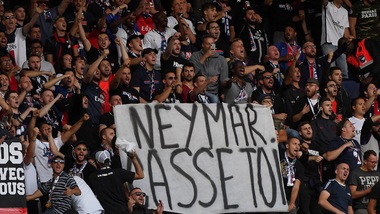 Neymar, la sorella scrive ai tifosi del Psg: “Miserabili e maleducati!”
