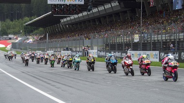 MotoGp, cambiano le penalità per le false partenze