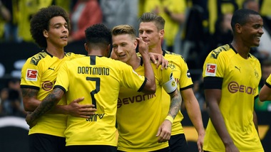 Dortmund travolgente sull'Augusta, bene Wolfsburg e Friburgo