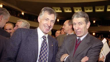 Gimondi, tanta gente in chiesa per i funerali: presenti anche Moser e Saronni