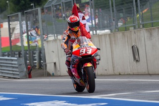 Silverstone: seconde libere a Marquez, Valentino Rossi 17°