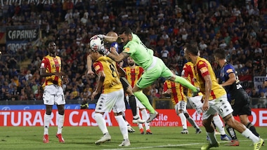 La serie B si apre senza gol: Pisa-Benevento 0-0, Montipò eroe nel finale