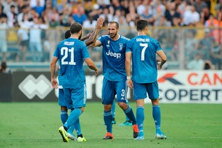 Nuova Juve come la vecchia: successo a Parma con Chiellini. CR7 bloccato dal Var