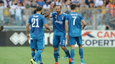 Nuova Juve come la vecchia: successo a Parma con Chiellini. CR7 bloccato dal Var