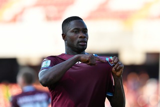 Salernitana-Pescara 3-1: doppietta di Jallow. Crotone-Cosenza 0-0