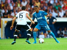 Douglas Costa ok per il Napoli. De Ligt verso l'esordio