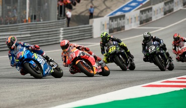 Gp Silverstone: Rins beffa Marquez e vince! Rossi 4°