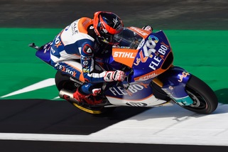 Moto2: Fernandez vince a Silverstone, fuori Alex Marquez