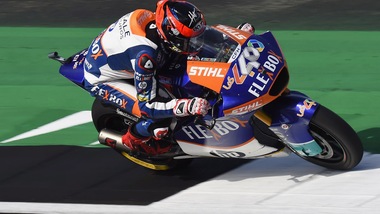 Moto2: Fernandez vince a Silverstone, fuori Alex Marquez